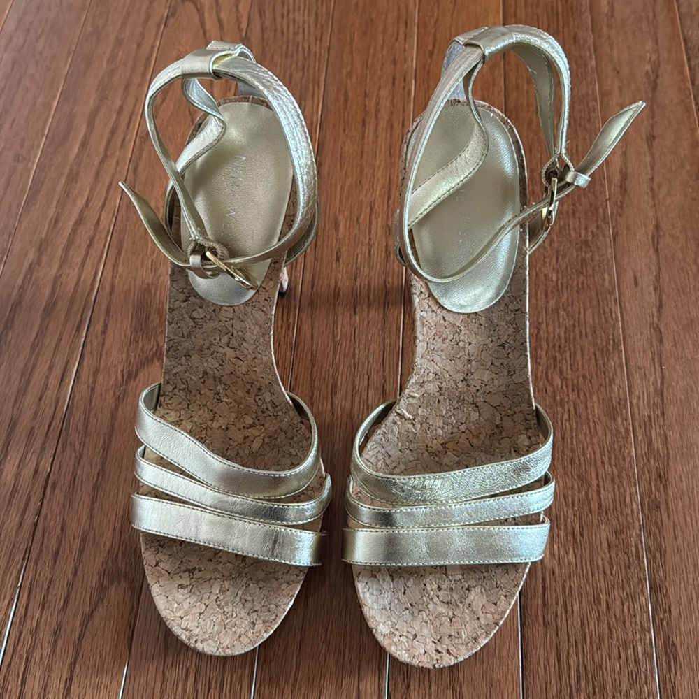 🎉Nine West: Gold Strappy Women's Sandals(Size 9)🎉 - Picture 4 of 5